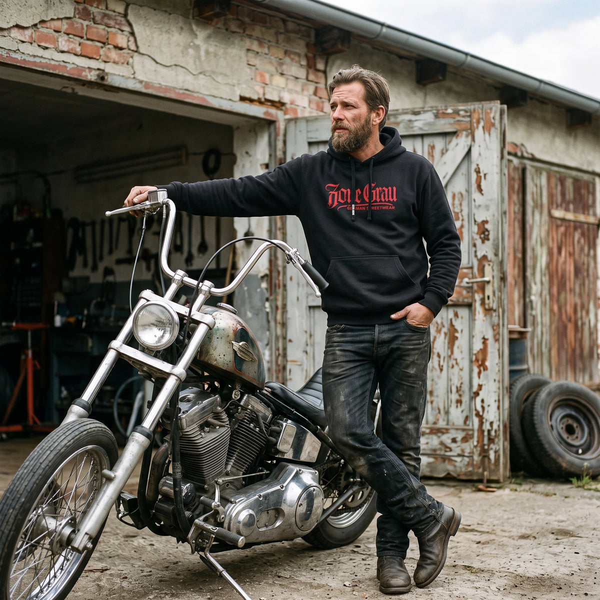 ZONE GRAU – Hoodie „Tradition & Ambition“